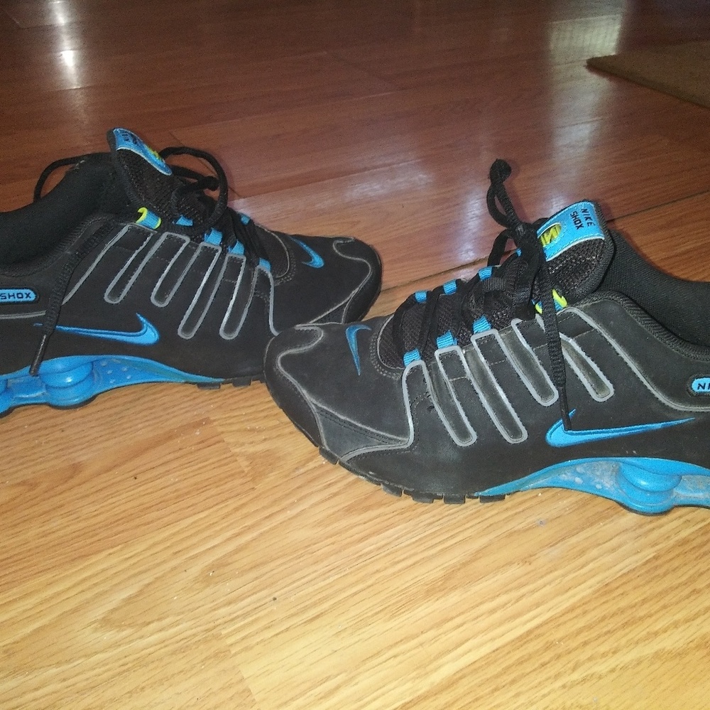 Size 8 Nike Shox
